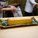 初音鮨 - 鱧のすり身が入った玉子焼き