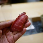 初音鮨 - 中トロの漬け(大間)