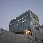 初音鮨 - 目の前には日本工学院