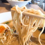 らーめん錦 - トロ玉らーめん醤油麺リフト