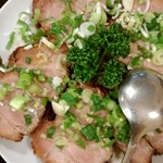 台湾家庭料理 めめ - 分厚いチャーシュー♪