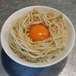 らぁめん家 有坂 - 【H28.5.28】肉そば(肉２枚)７８０円＋白飯１００円＋生卵（黄身のみ）＝モンブラン。