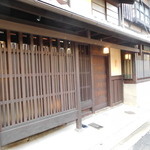 御料理 光安 - 玄関