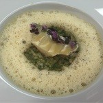 ロオジエ - 黒鮑のバターポッシュ 花柴蘇添え
      青のり入りブルグール 生雲丹のブイヨン