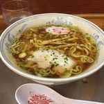 龍上海 - ラー博は俺の社員食堂。  月末恒例具材無料券使用半拉麺二番勝負 其の壱 赤湯しょうゆミニラーメソ！  なるとがキュート♡  魚介の味わいふんわり。