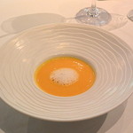 レストラン スーフル - オレンジの風味のポタージュスープ