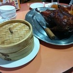 四川食府 - 蒸籠の中はダック様のおべべです