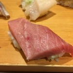 Sushi Izakaya Nihonkai - 中とろ 一貫195円