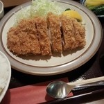 とんかつあおば - ロースカツ定食！豚汁、山盛りご飯、漬物、温泉卵つき。