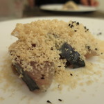 鯖の燻製 フォワグラパウダーがけアップ