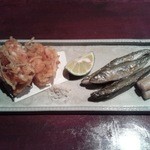 りょうりや 御旅屋 - 桜海老と新生姜のかき揚　稚鮎の塩焼（日本酒に最適）