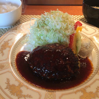ステーキ 鉄板焼き Teppan&grill R 心斎橋 - でーん！ ソースたっぷり！