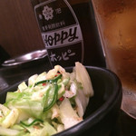 エビス参 - お通しが秀逸。串物焼いてる間にアジシオ、醤油、七味で自分好みにする儀式が大事。