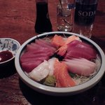 再訪　刺身盛り1/3　それぞれ1cmくらいの厚さがあります