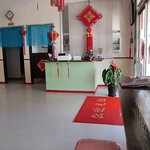 本場餃子店58 - 中国ムード一色。