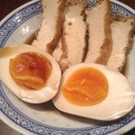 香港麺 新記 - 厚揚げと玉子