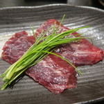 鮨 山浦 - 28年5月　長須鯨　大蒜醤油で