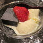 鮨 山浦 - 28年5月　黒ゴマプリン、アイス、苺