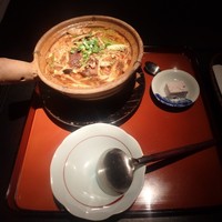 虎萬元 南青山店 - 牛肉麻辣麺1100円、デザート付