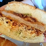 コメダ珈琲店 - カツサンド断面♪肉厚があるけどパンがサクサクで食べやすいよ