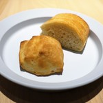 ビス トリス - ローズマリーのプチパン、プレーンのパン
