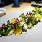 ビス トリス - スカンピと甘夏の大麦サラダ仕立て、
　ホワイトバルサミコビネガーのドレッシング