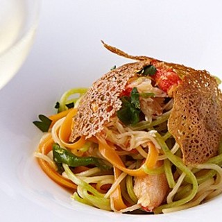 ランチ ウミリア満足度no1コース 薔薇の香る至福のデザート 3種のパスタを1皿に絡め合わせた手打ちパスタや甘鯛や牛肉とフォアグラのメイン含む至福のウミリアコース リストランテ ウミリア Ristorante Umiria みなとみらい イタリアン 食べログ