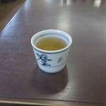 釜あげうどん 長田 in 香の香 - しばし麦茶を飲んで喉を潤します。