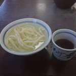 釜あげうどん 長田 in 香の香 - ほどなくして釜揚げうどん小が目の前に運ばれてきたので出汁も用意。