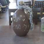 釜あげうどん 長田 in 香の香 - 麦茶を飲んで喉を潤していると、大きな熱々の壺が目の前に運ばれてきました。