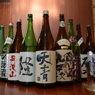 A wide variety of carefully selected premium alcoholic beverages, including local sake from around the country, pre-brewed shochu, and domestic wines