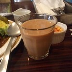 カレーの店 マボロシ - アイスチャイもつきます。