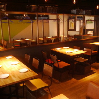 The seats on the second floor can also be used for reserved parties.