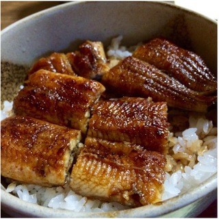 味の決め手のタレは、三日寝かせて先代のタレに大事に継ぎ足し