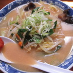 河島屋食堂 - 味噌ラーメン700円。