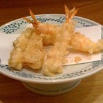 天ぷら新宿つな八 - えびと魚です。