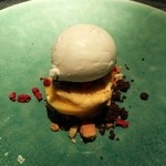 エクアトゥール - （2016年5月　訪問）マンゴーのクレームブリュレ。