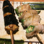 炭家 - 納豆巻とオクラの豚肉巻きです。