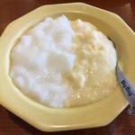 ビッグボーイ - サラダバーの杏仁豆腐とフルーチェのようなもの