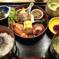 赤坂あじさい - ランチ：特製小箱弁当