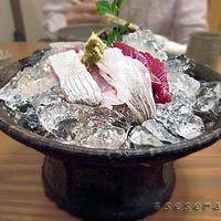 ろっこん - 大きな氷の上に　お造りが乗せてあります