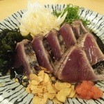 熟成魚と日本酒と藁焼き 中権丸 - 藁焼きタタキ　千葉県産の鰹