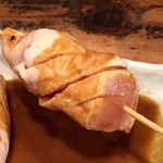 かわ屋 - めちゃくちゃうまい!!!
      中はほぼ生！ささみのさっと炙ったレアのお肉にわさびが効いたタレ。
      激うま！