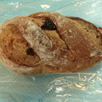 麦2 - クルミとドライフルーツの幸せなパン