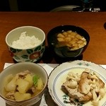 和庵 - 【ランチ】マグロステーキ風木ノ子のソース、豚肉じゃが・新インカのめざめ・人参・絹さや