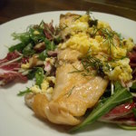 オレンジ - ③サーモンポワレのサラダ