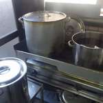 讃岐うどん がもう - 店内にはうどん用の出汁