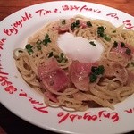 パスタmama - 黒七味のスパイシーカルボナーラ温玉乗せ