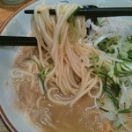 麺や拓 - ストレート麺、スープとよく合いますよ。