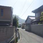 讃岐うどん がもう - その後はしばらくまっすぐ進んでいきます。